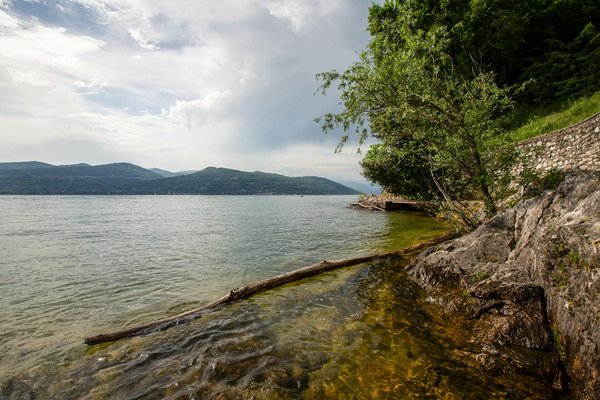 Quels conseils pour louer une maison de vacances en Écosse avec des cours de whisky et des randonnées dans les Highlands?